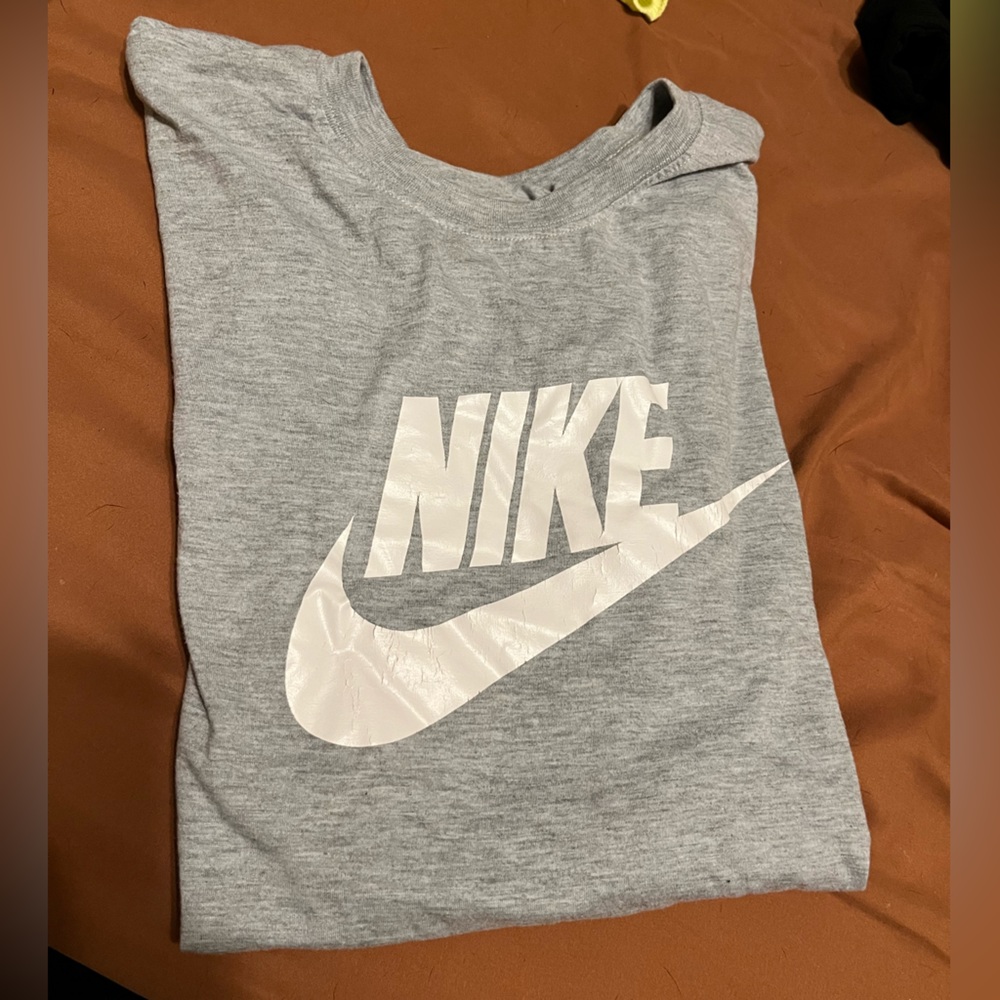 Size Medium Men’s t shirt